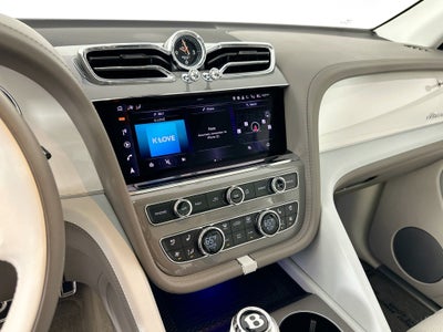 2024 Bentley Bentayga Azure - Mulliner Naples Breeze Collection