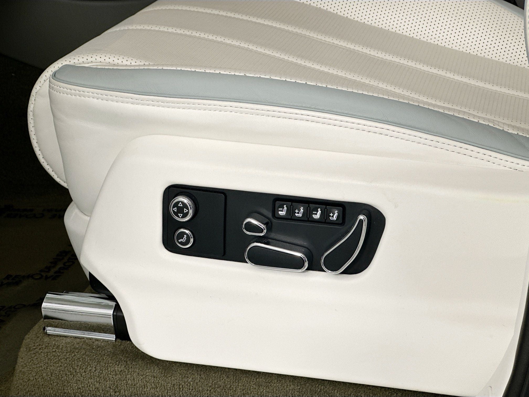 2024 Bentley Bentayga Azure - Mulliner Naples Breeze Collection