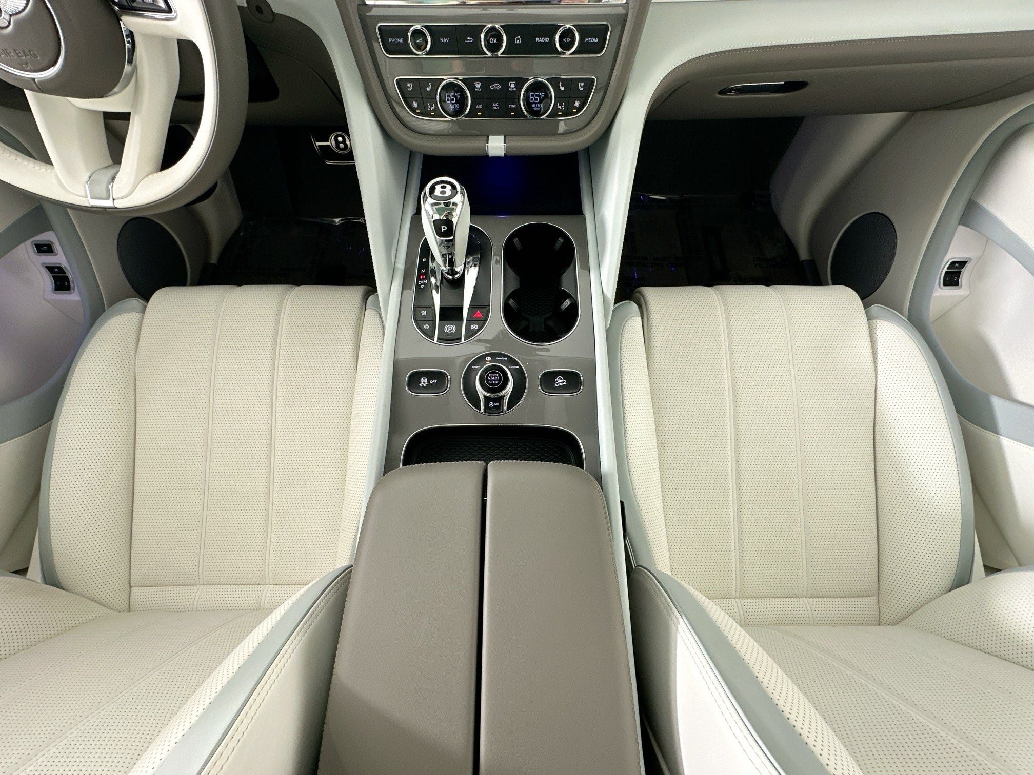 2024 Bentley Bentayga Azure - Mulliner Naples Breeze Collection