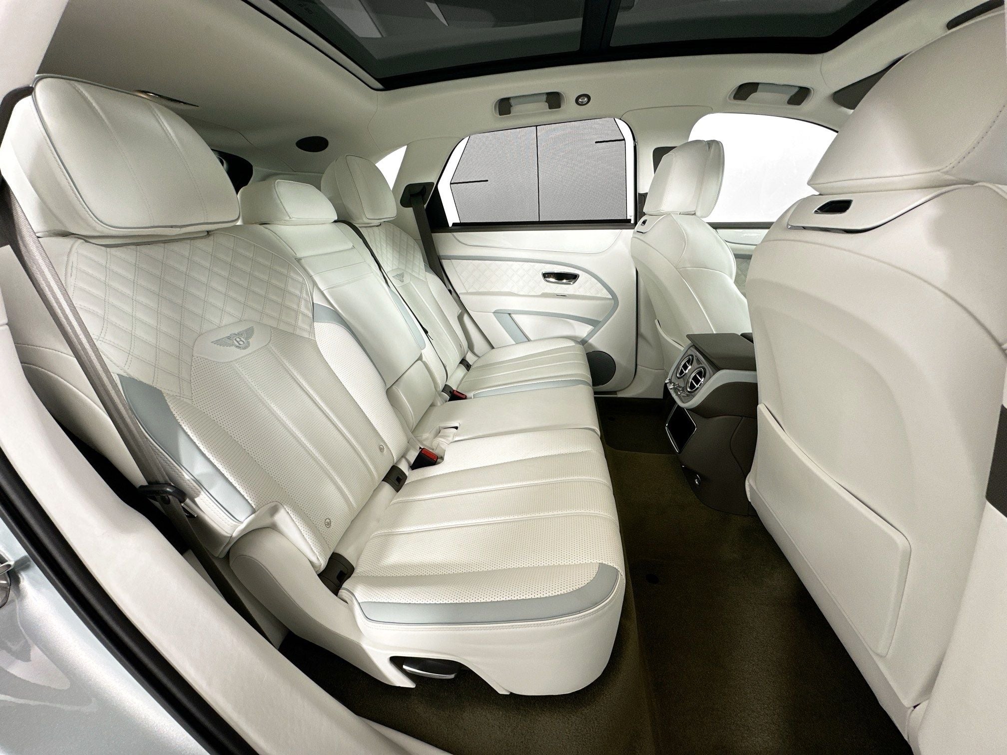 2024 Bentley Bentayga Azure - Mulliner Naples Breeze Collection