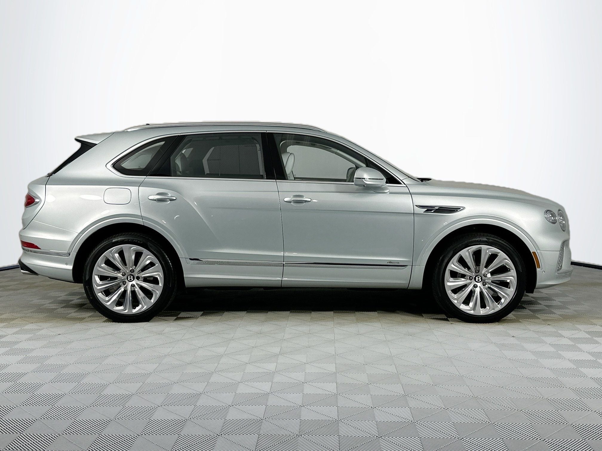 2024 Bentley Bentayga Azure - Mulliner Naples Breeze Collection