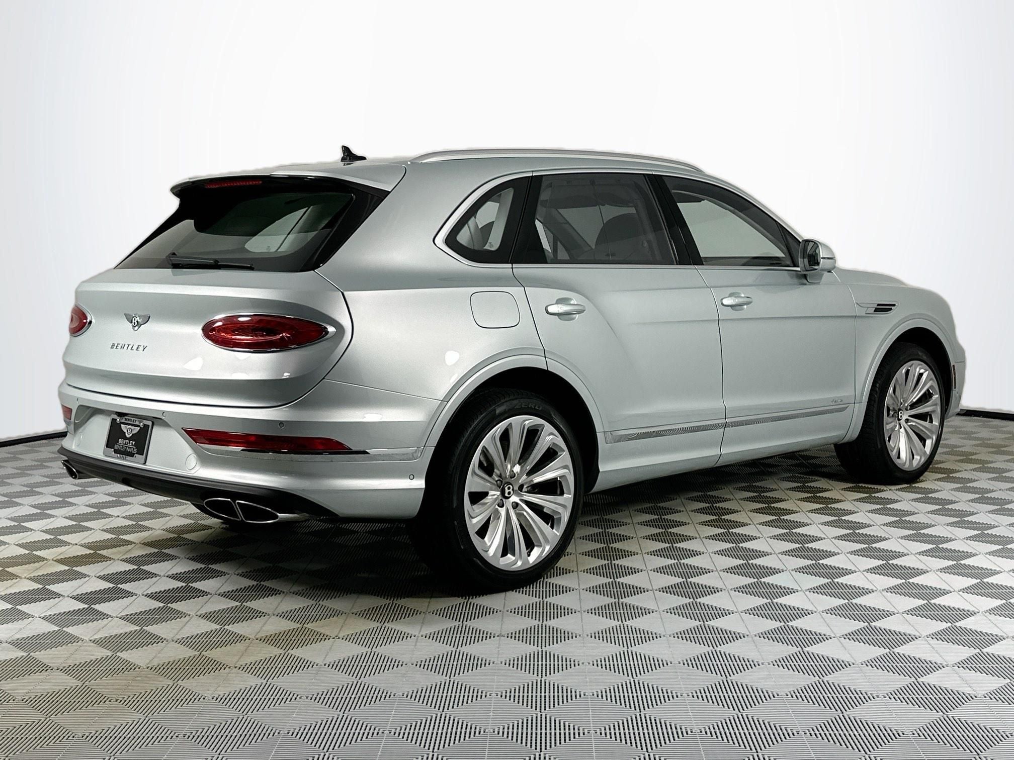 2024 Bentley Bentayga Azure - Mulliner Naples Breeze Collection