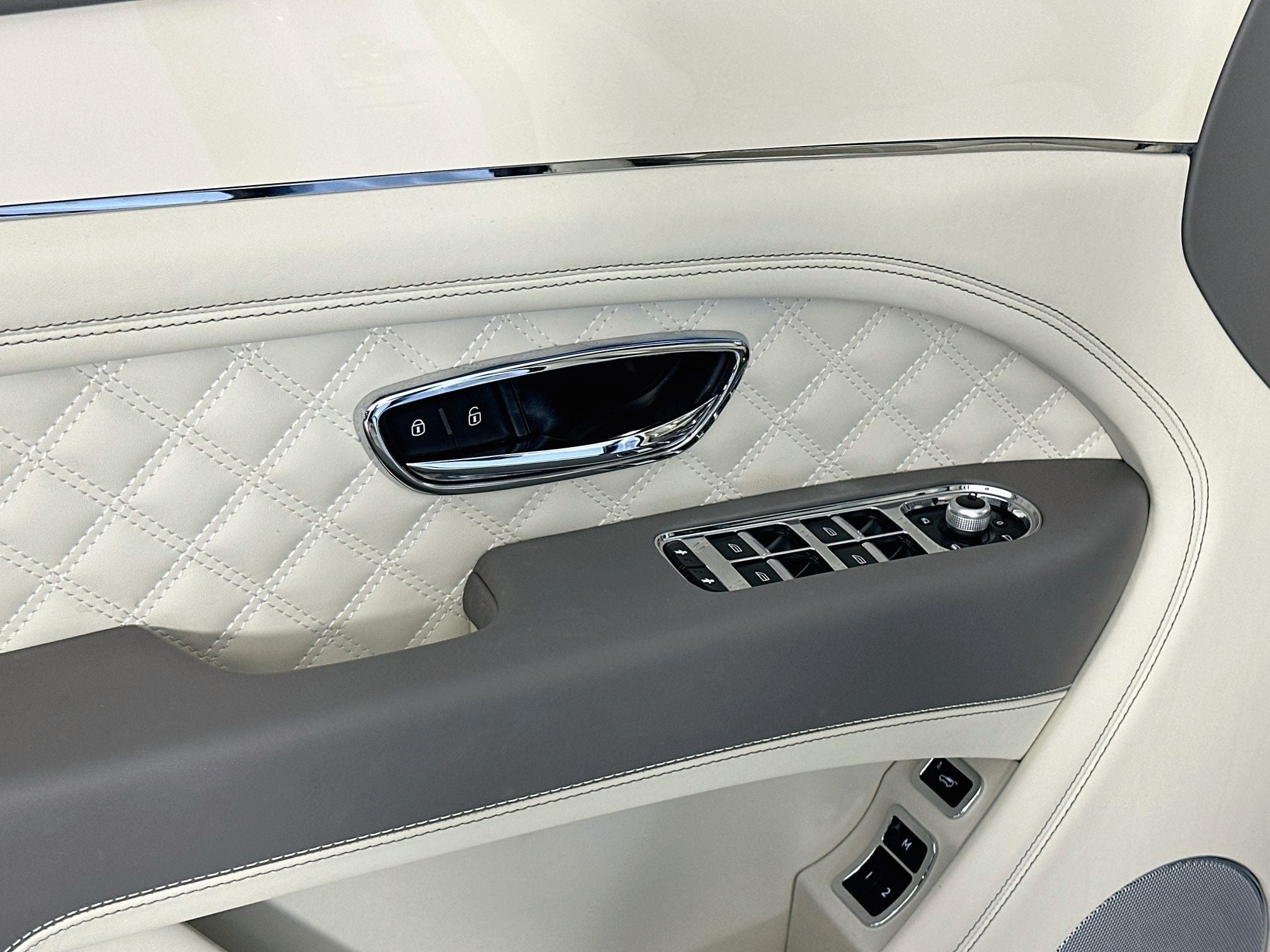 2023 Bentley Bentayga V8