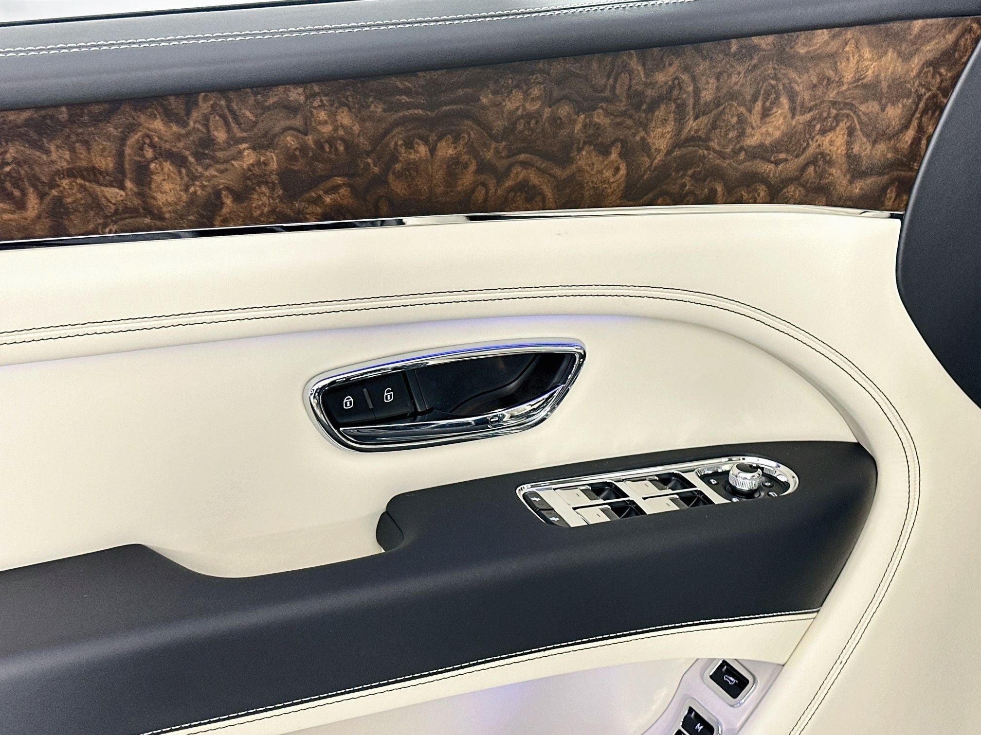 2026 Bentley Bentayga V8