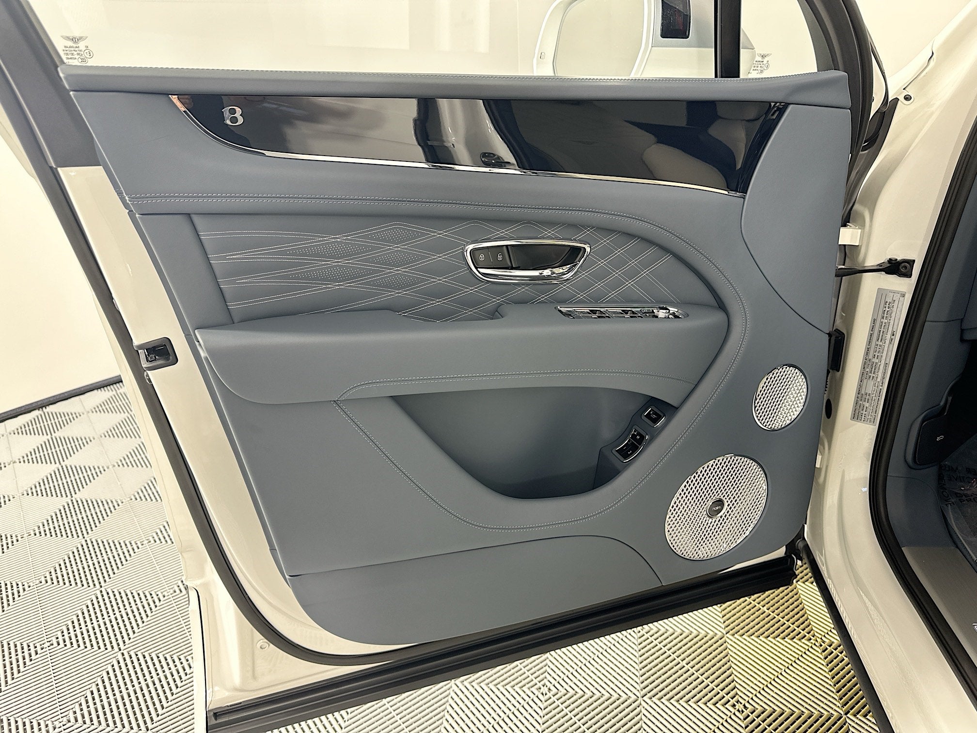 2025 Bentley Bentayga EWB Mulliner