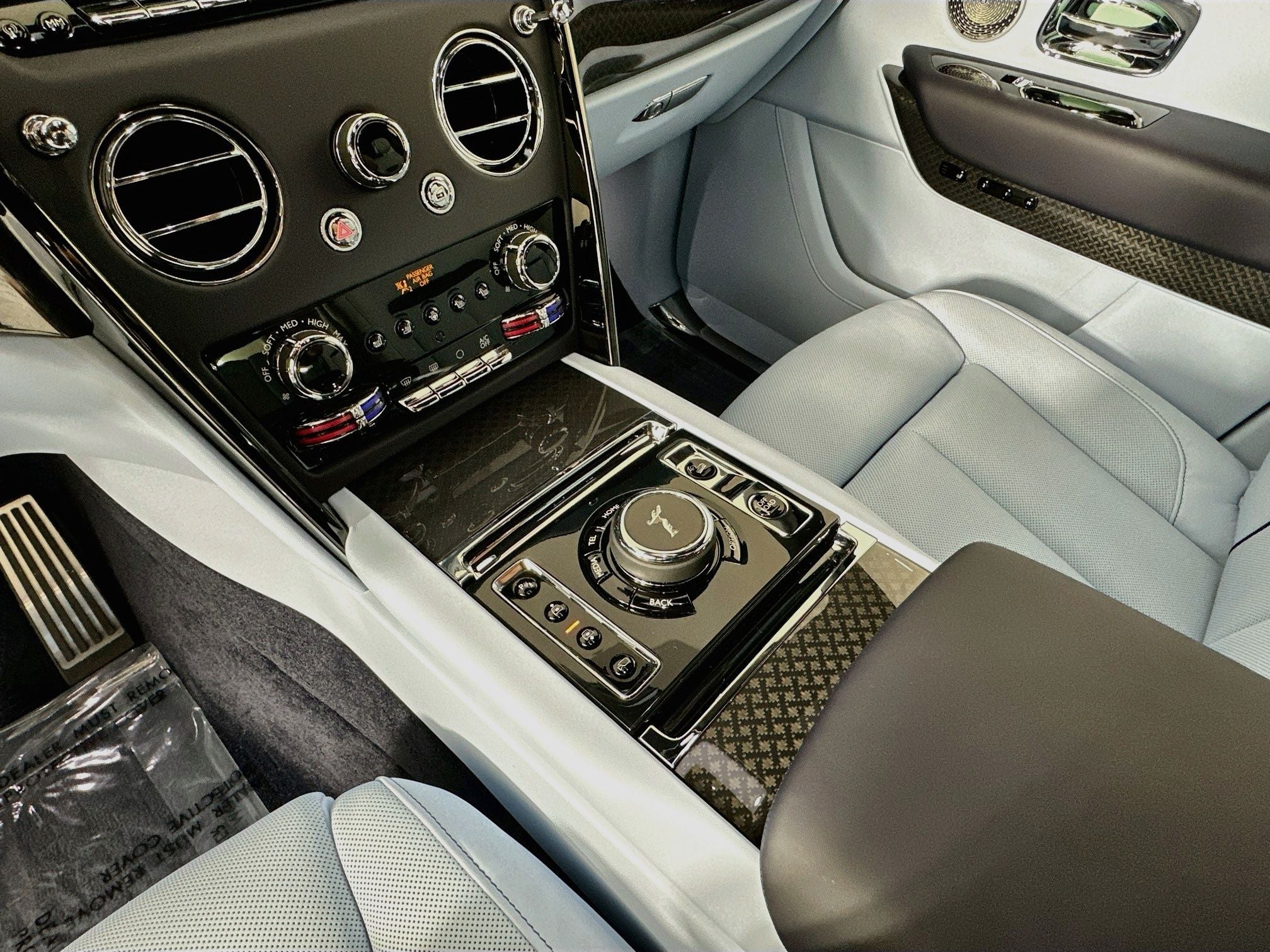 2027 Rolls-Royce Black Badge Cullinan Base