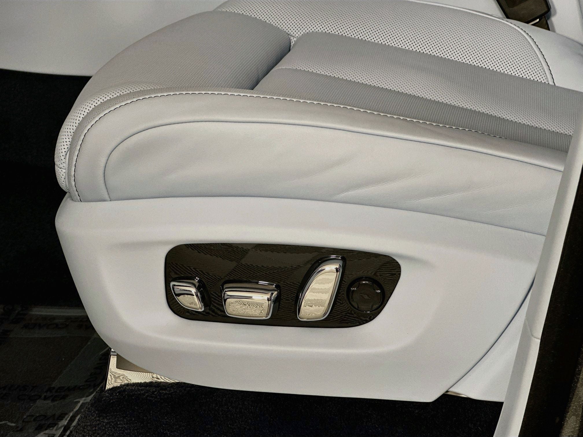 2027 Rolls-Royce Black Badge Cullinan Base