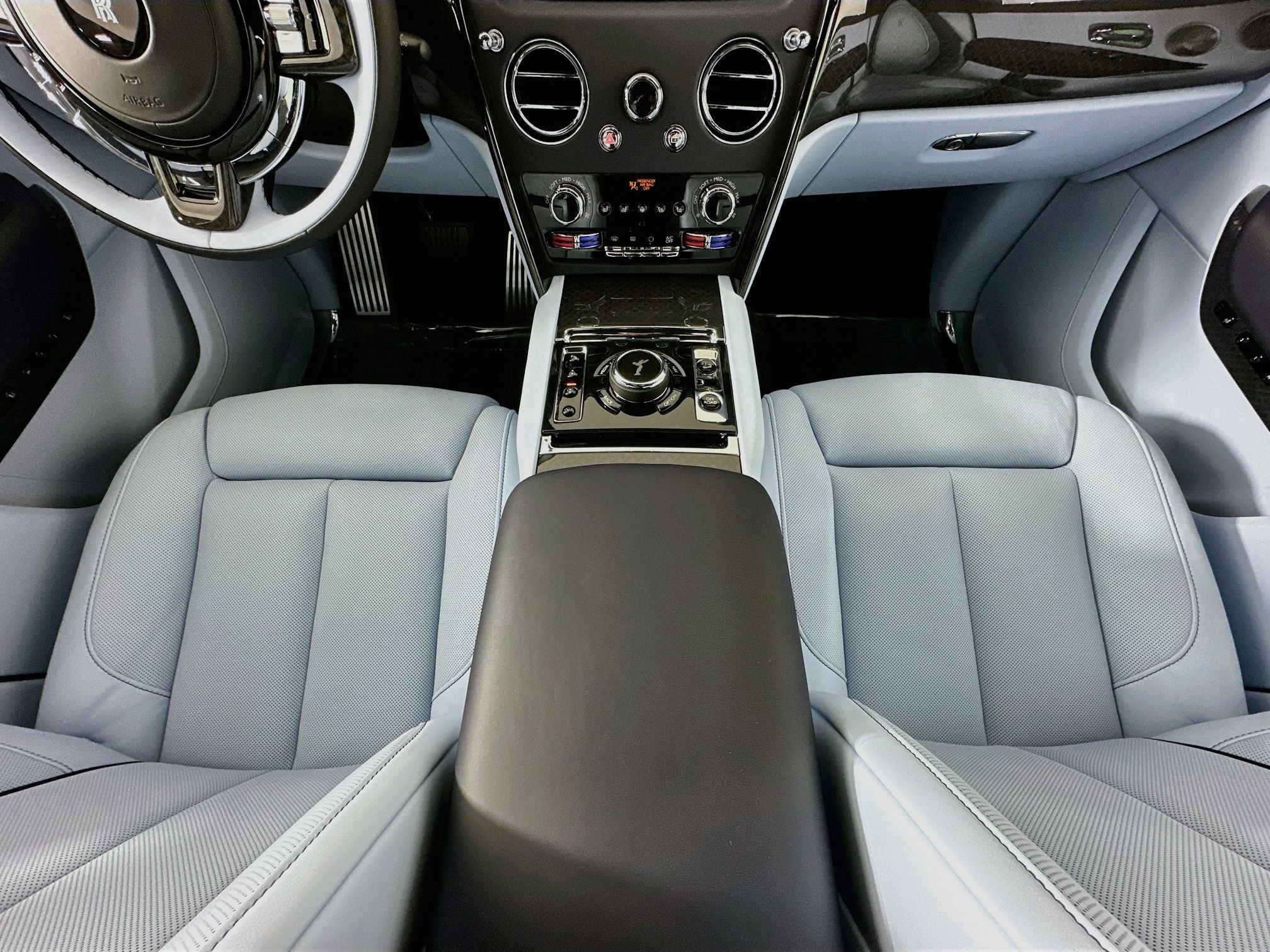 2027 Rolls-Royce Black Badge Cullinan Base