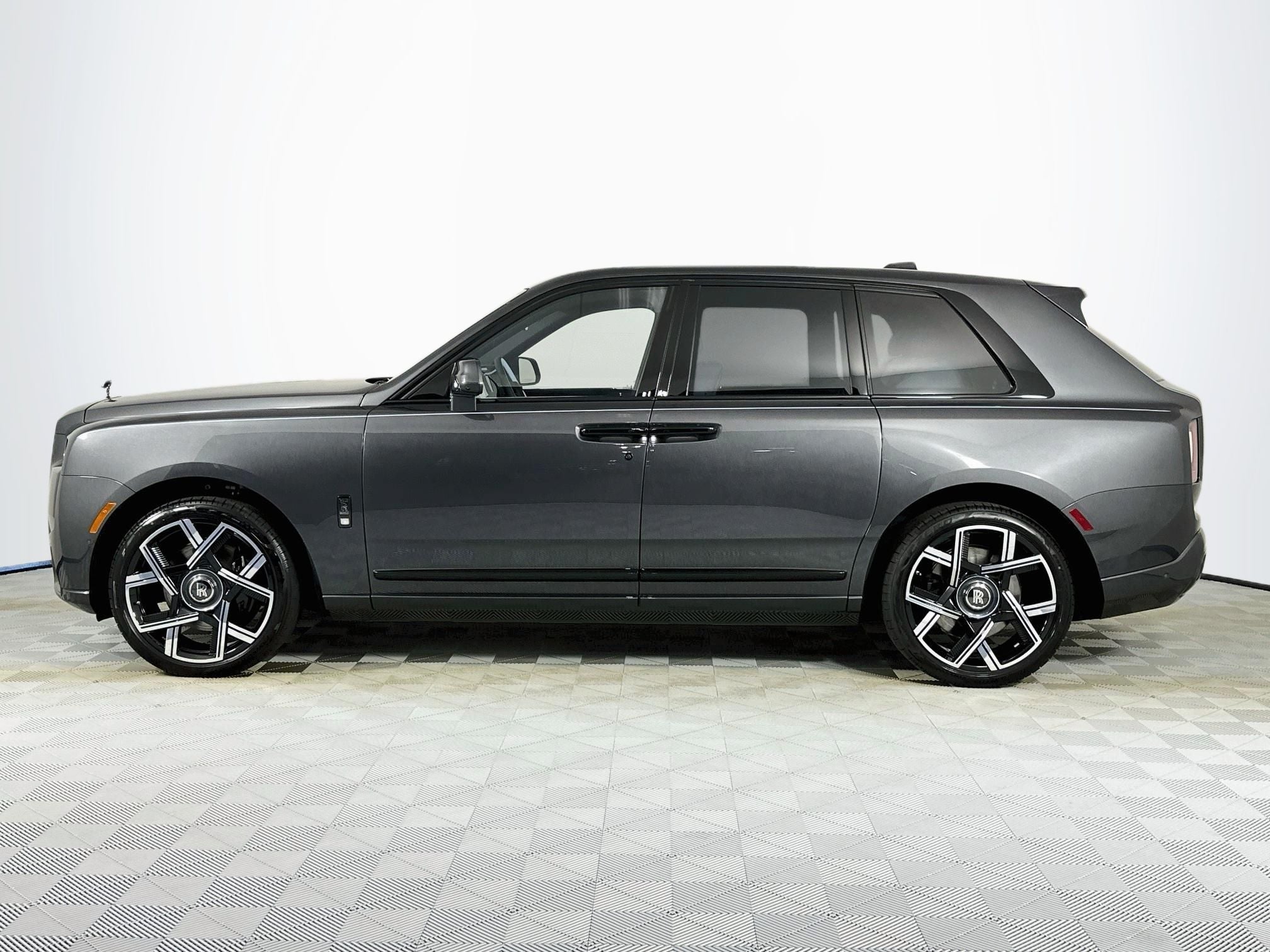 2027 Rolls-Royce Black Badge Cullinan Base