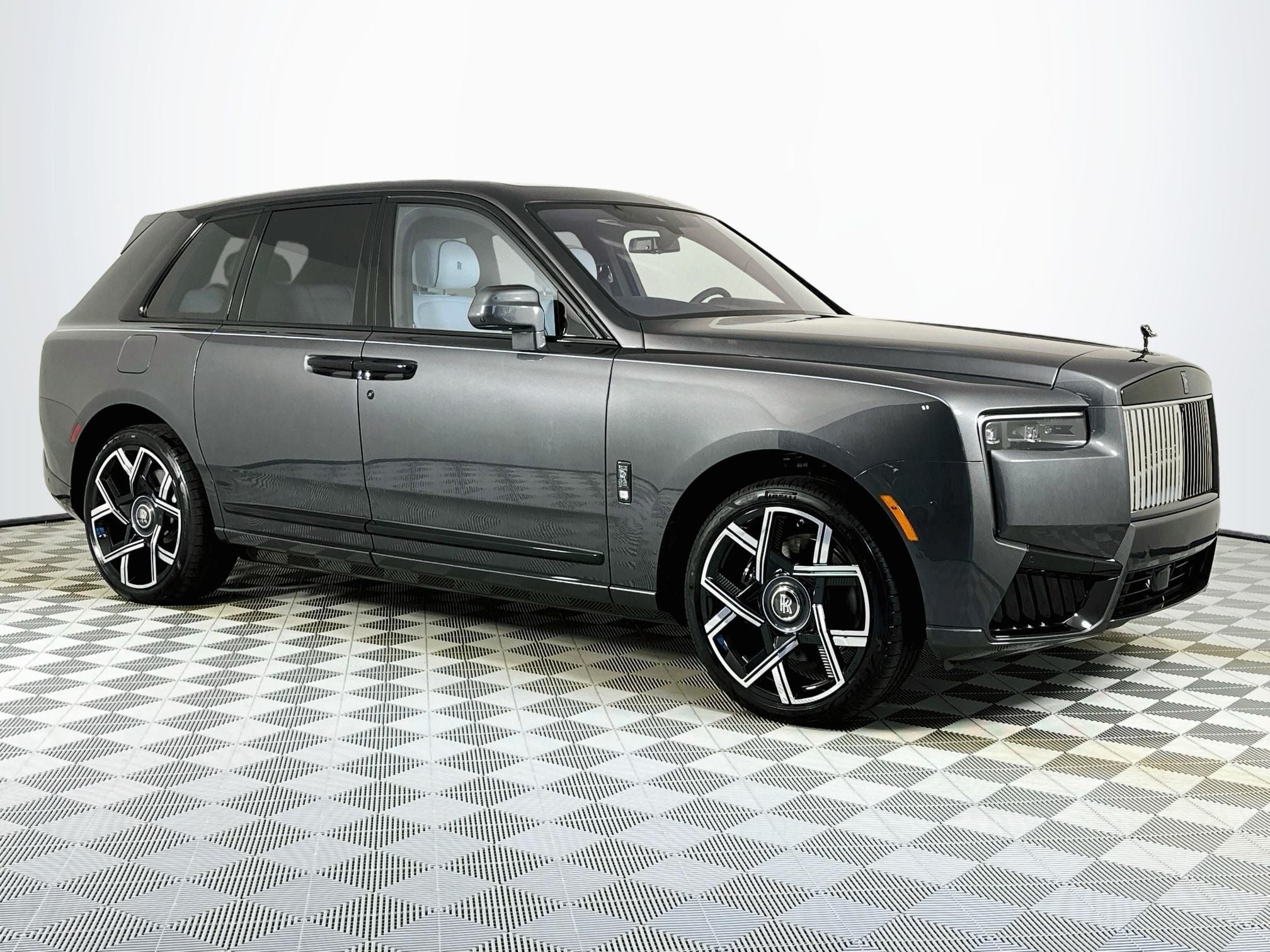 2027 Rolls-Royce Black Badge Cullinan Base