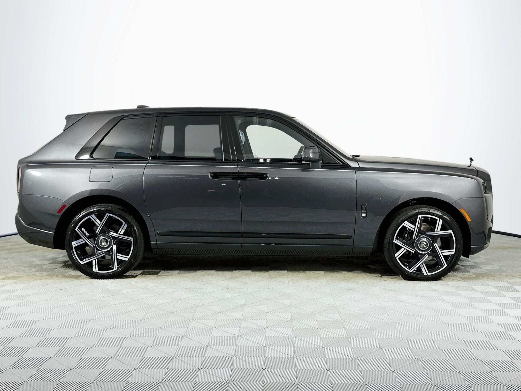 2027 Rolls-Royce Black Badge Cullinan Base