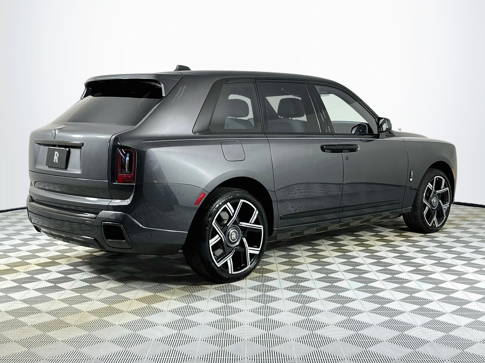 2027 Rolls-Royce Black Badge Cullinan Base