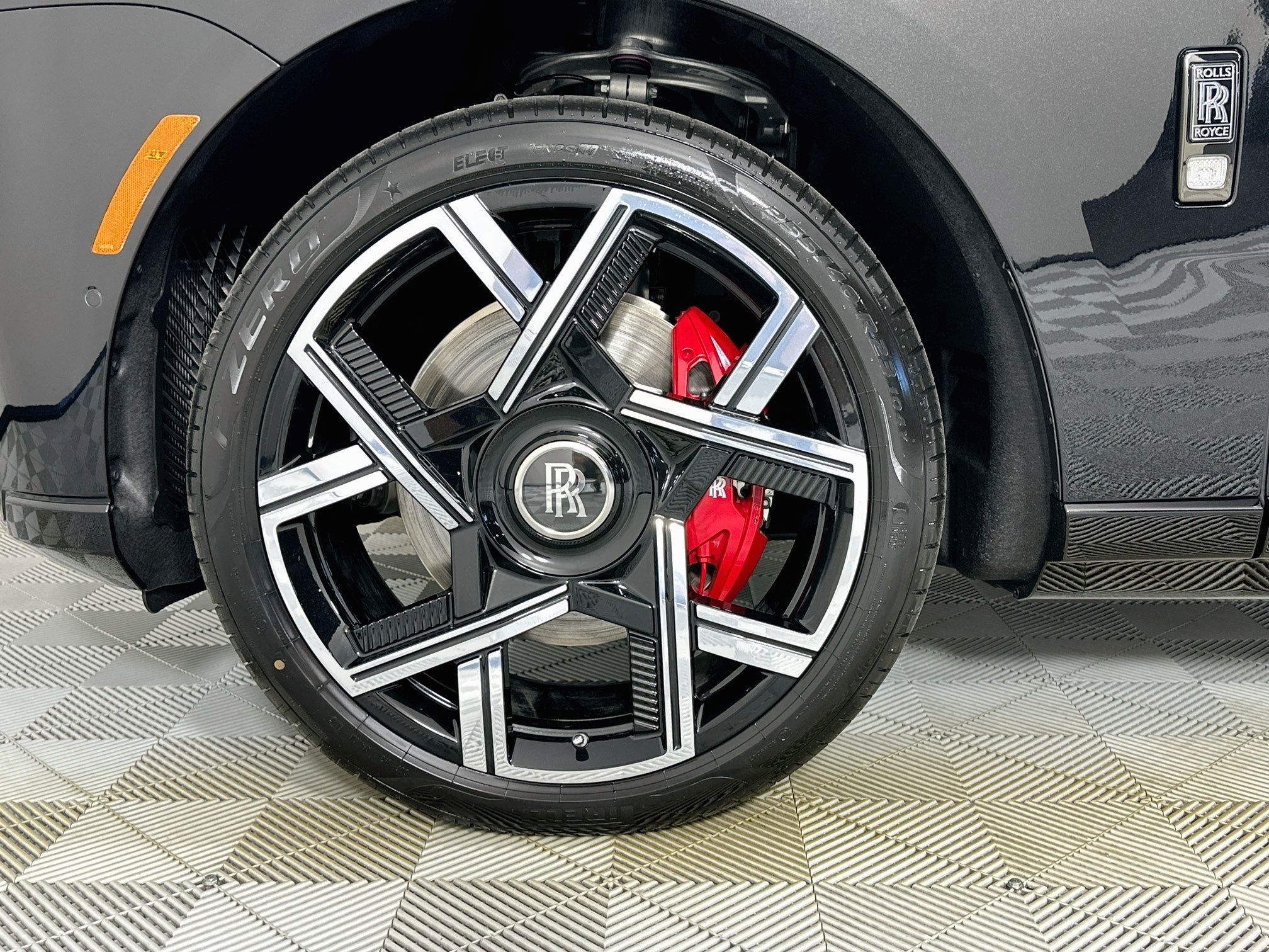 2027 Rolls-Royce Black Badge Cullinan Base