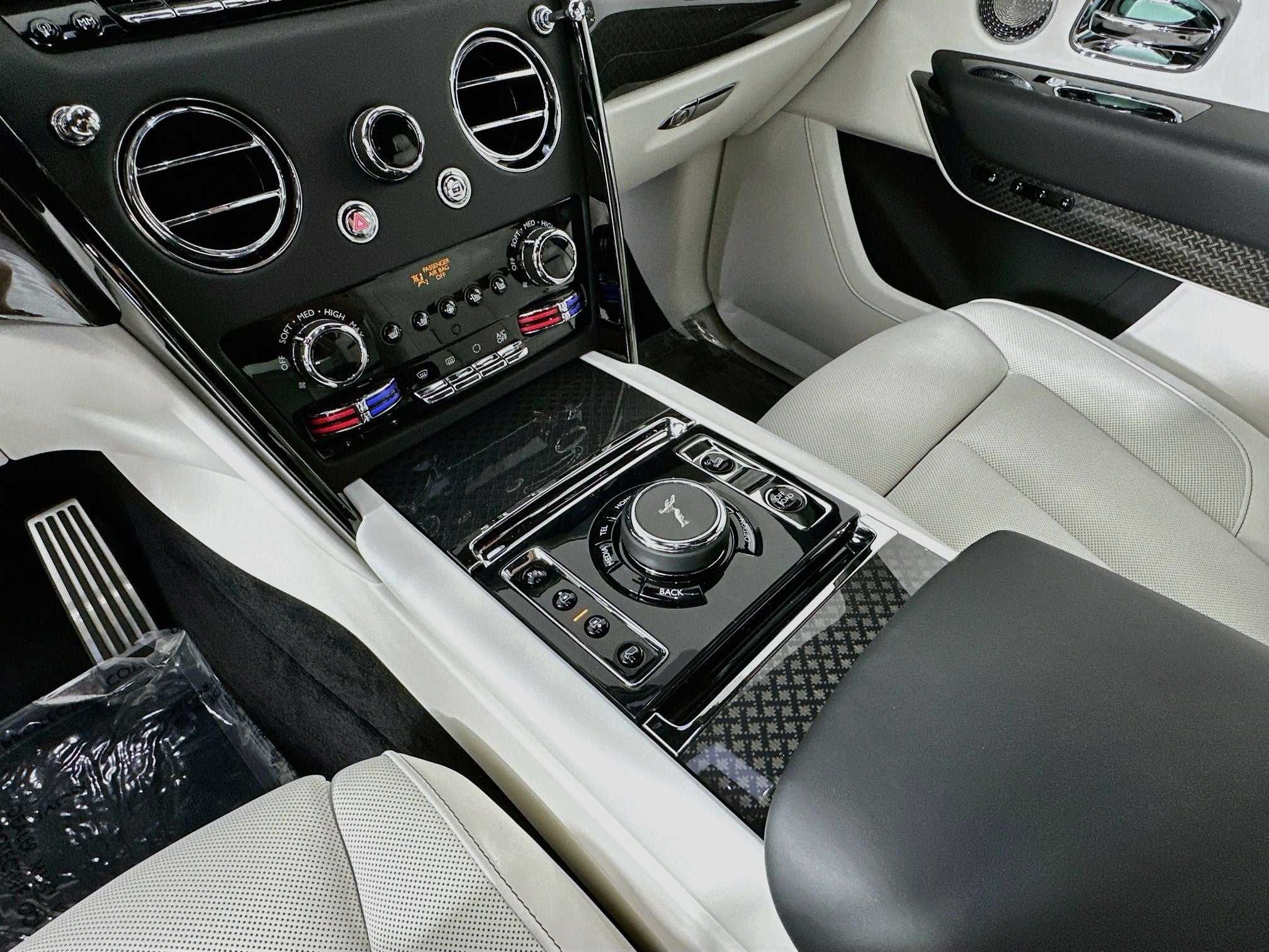 2027 Rolls-Royce Black Badge Cullinan Base