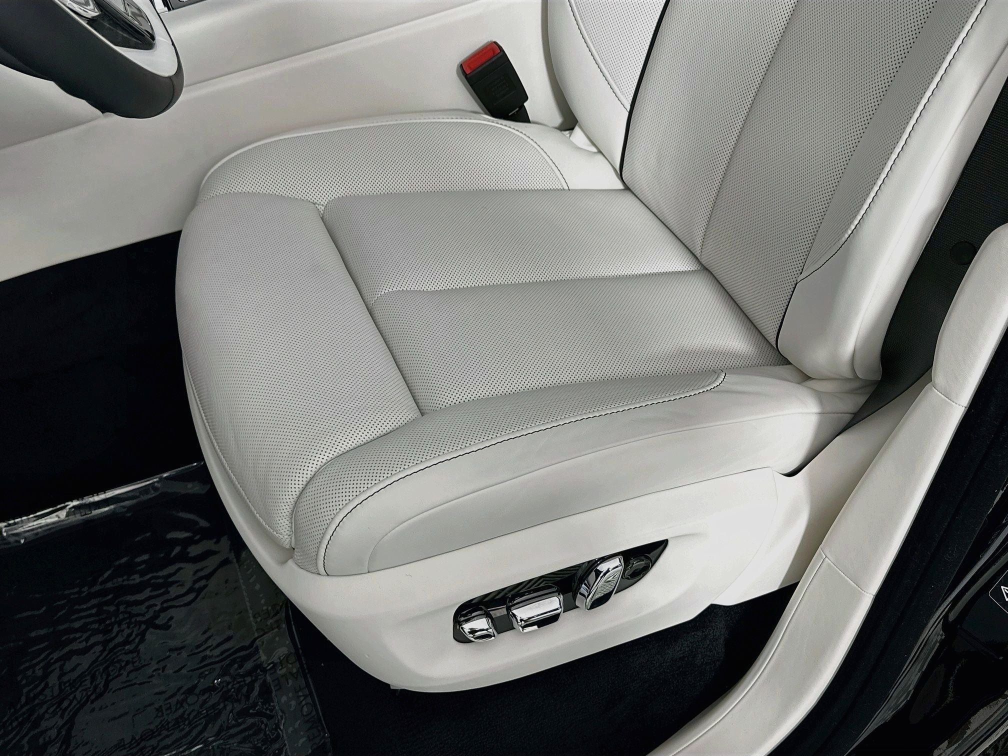 2027 Rolls-Royce Black Badge Cullinan Base