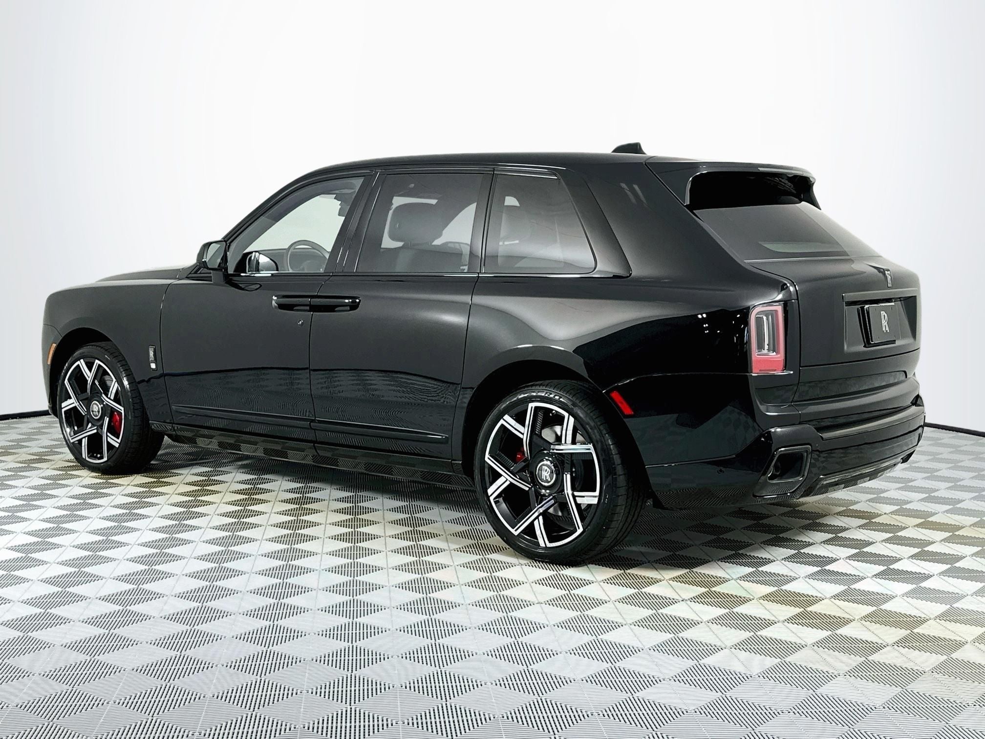 2027 Rolls-Royce Black Badge Cullinan Base