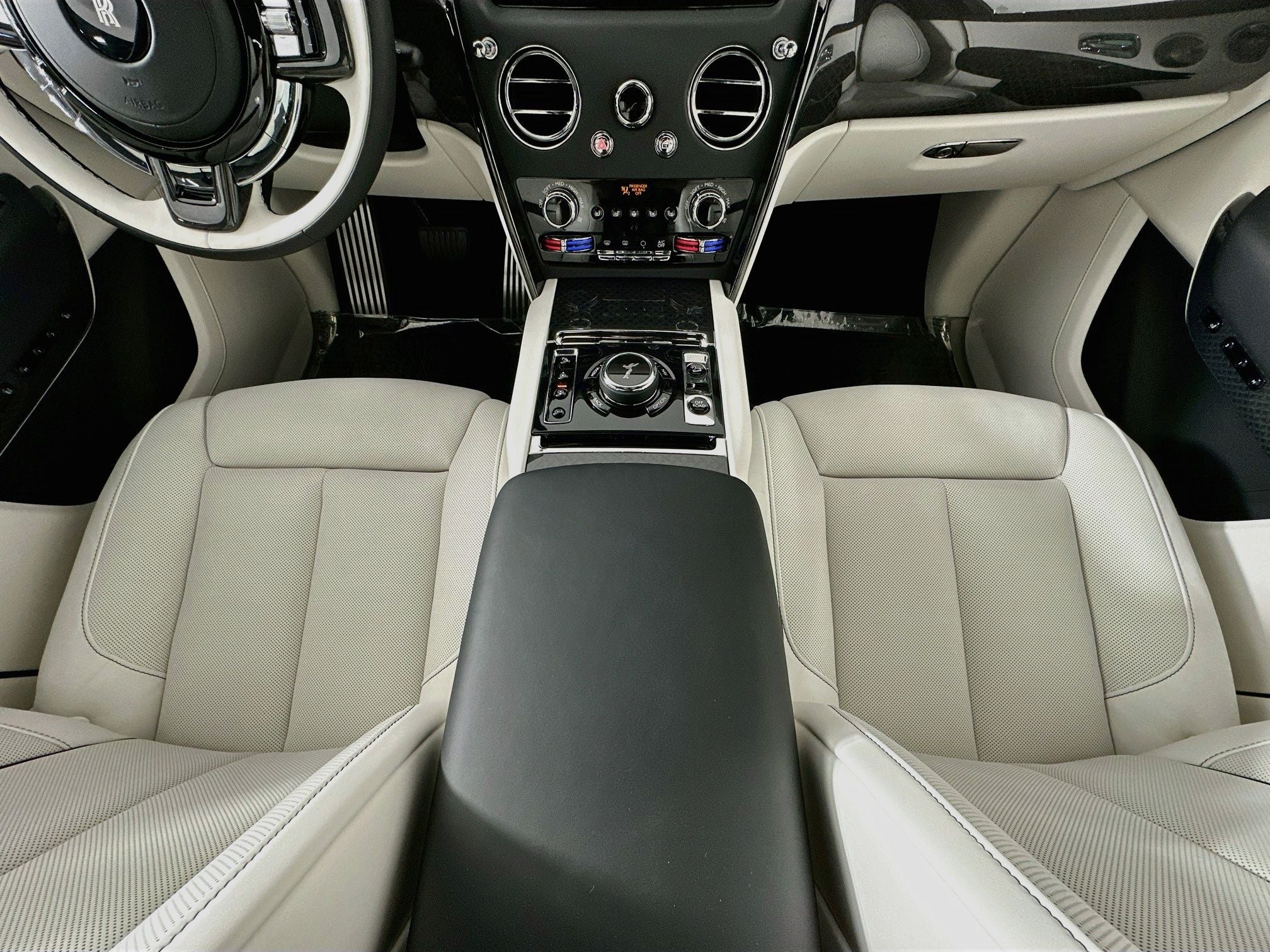 2027 Rolls-Royce Black Badge Cullinan Base