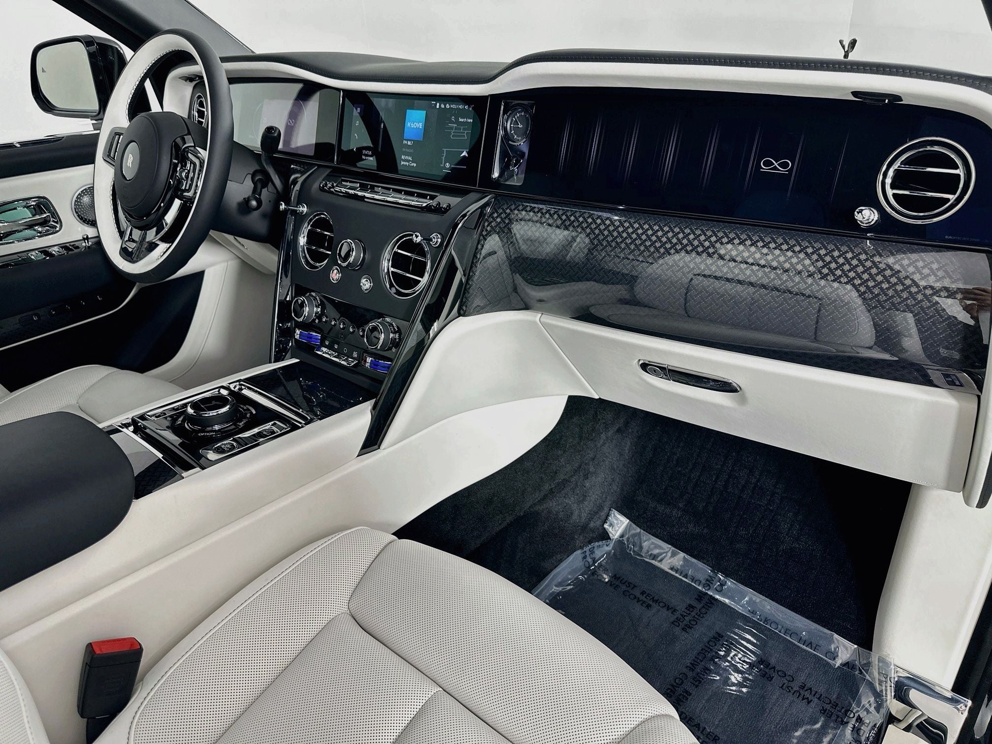 2027 Rolls-Royce Black Badge Cullinan Base