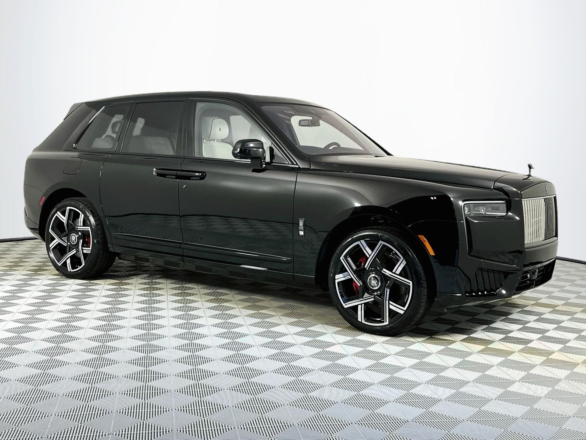 2027 Rolls-Royce Black Badge Cullinan Base