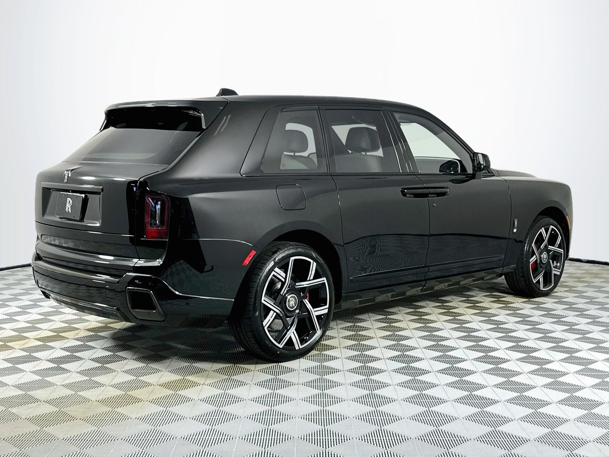 2027 Rolls-Royce Black Badge Cullinan Base