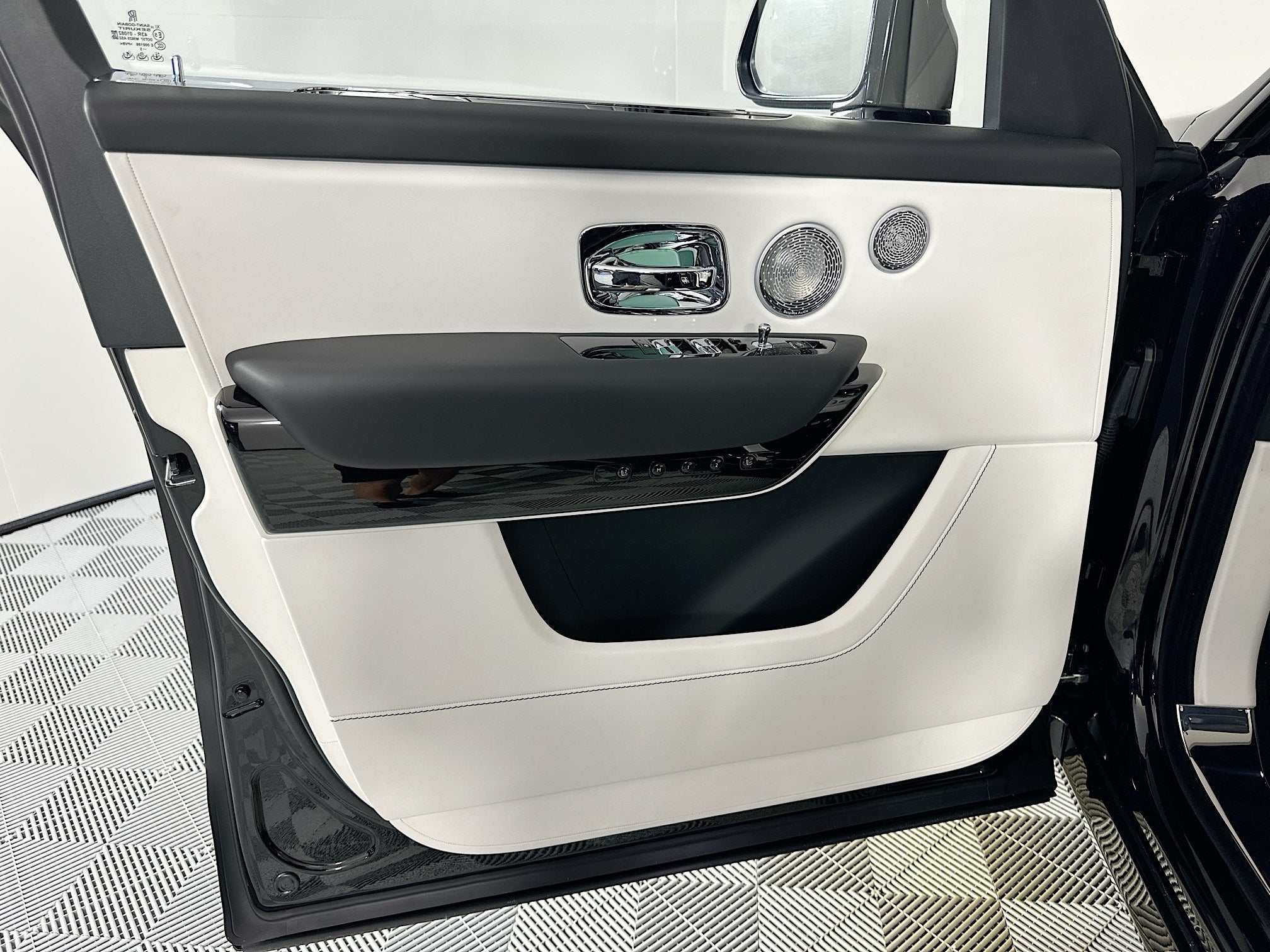 2026 Rolls-Royce Black Badge Cullinan Base