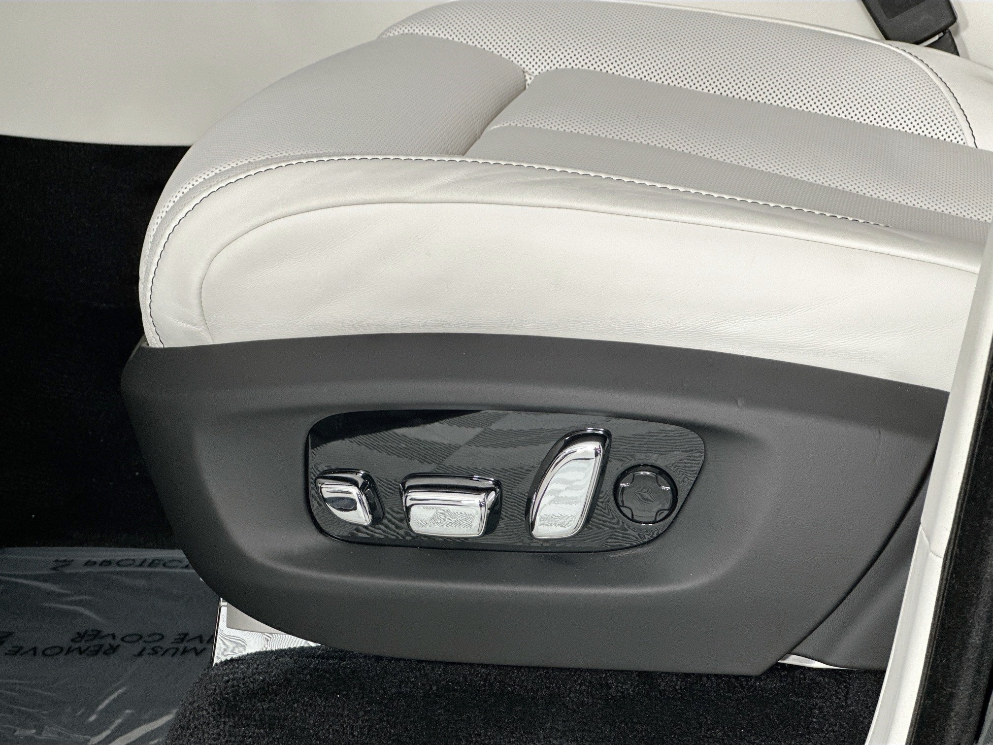 2026 Rolls-Royce Black Badge Cullinan Base