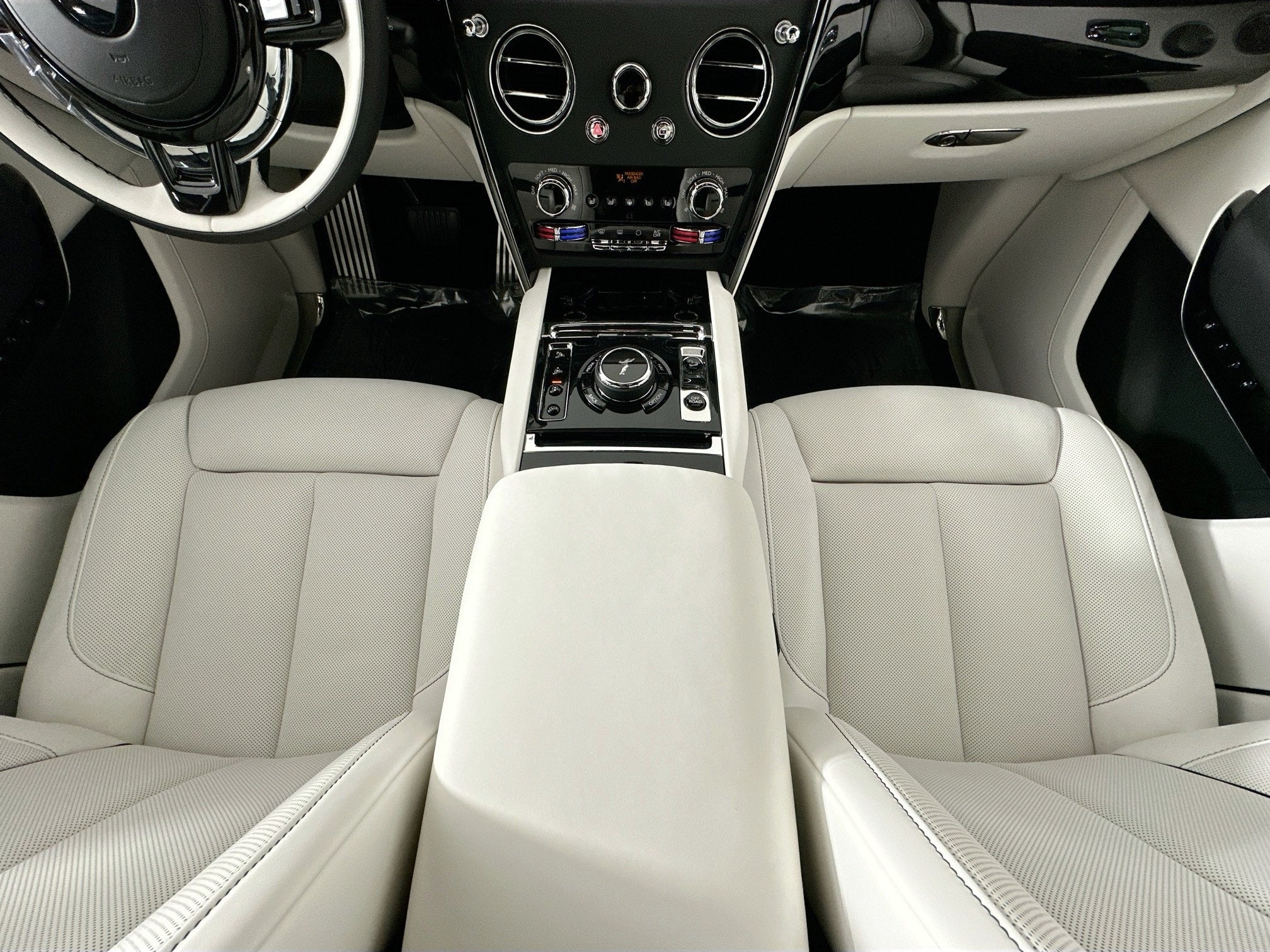 2026 Rolls-Royce Black Badge Cullinan Base