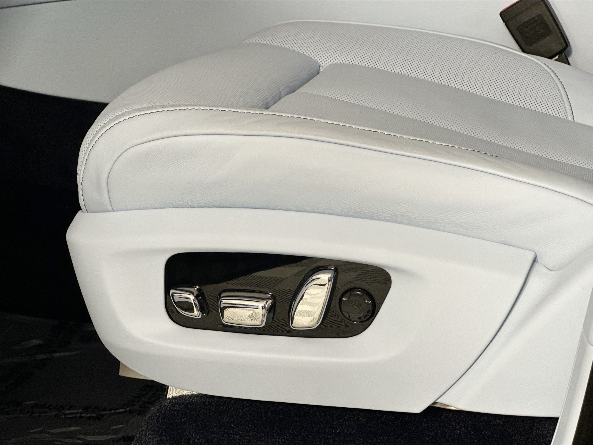 2026 Rolls-Royce Black Badge Cullinan Base