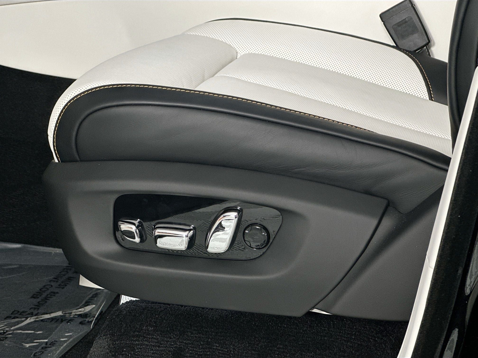 2026 Rolls-Royce Black Badge Cullinan Base