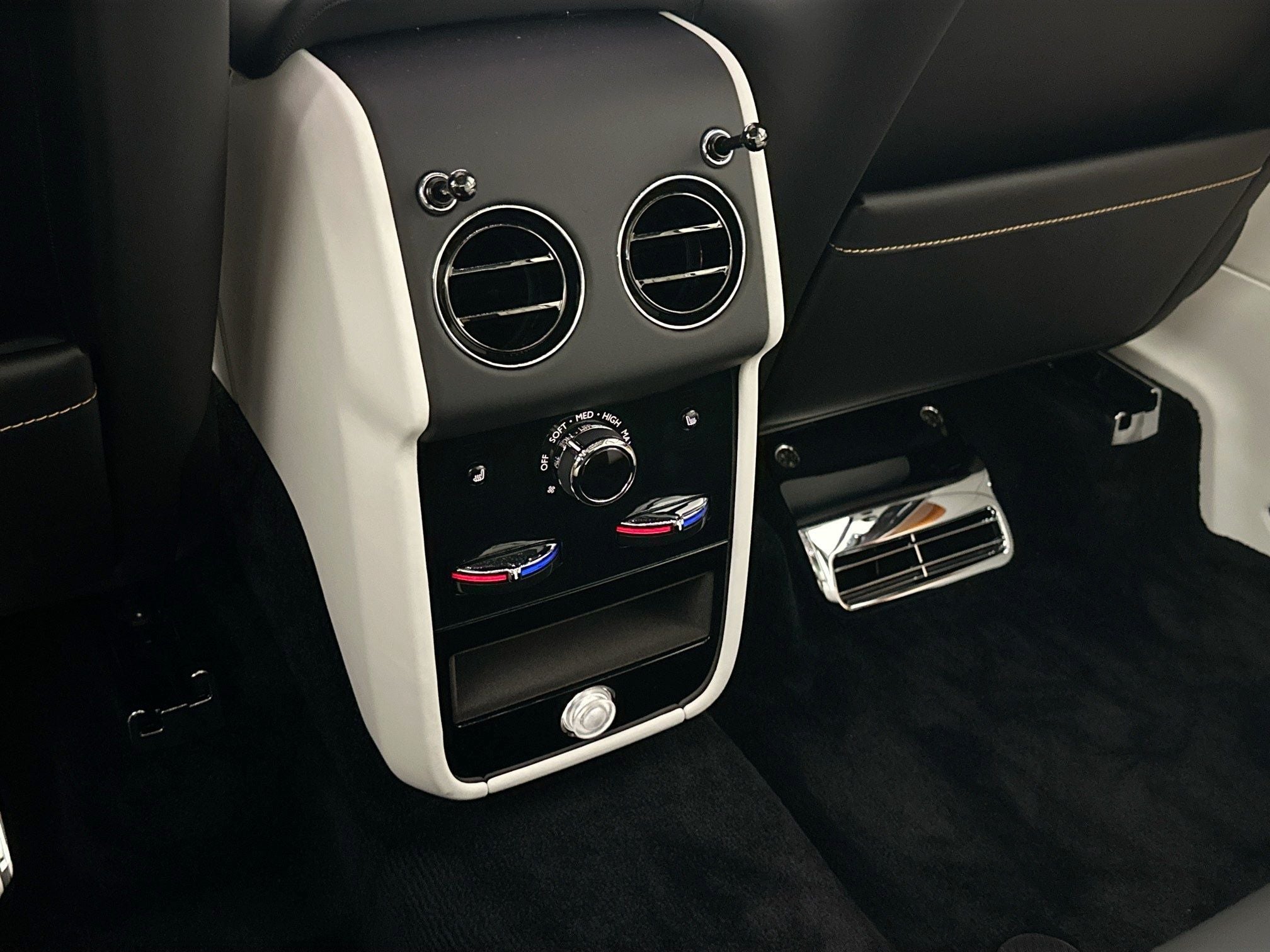 2026 Rolls-Royce Black Badge Cullinan Base