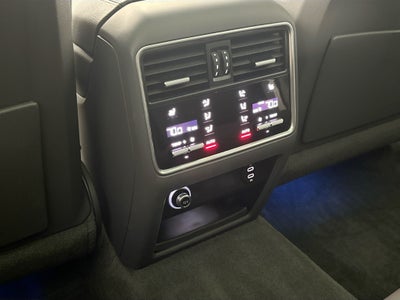 2023 Porsche Cayenne Platinum Edition