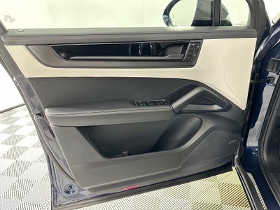 2025 Porsche Cayenne GTS