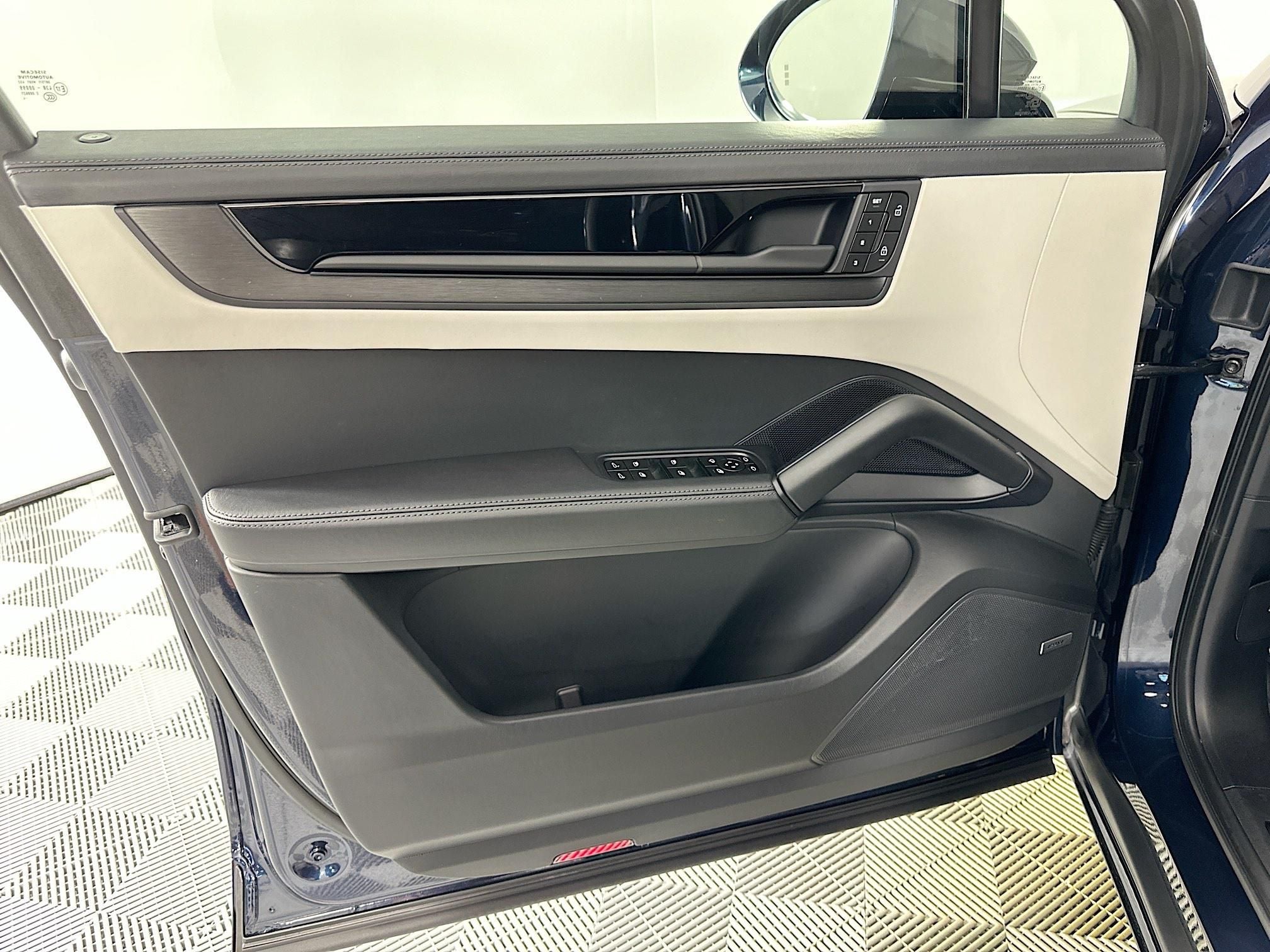 2025 Porsche Cayenne GTS