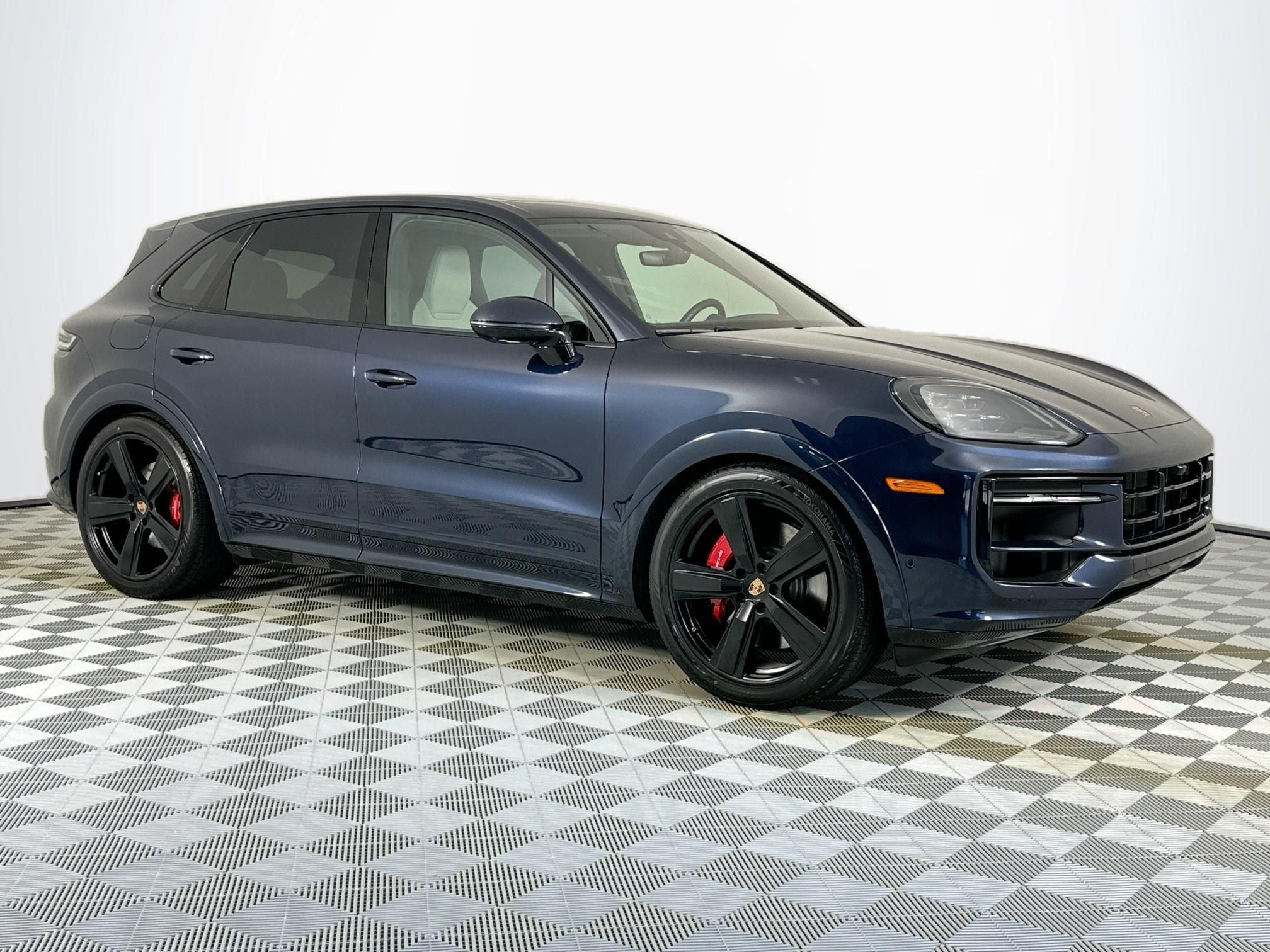 2025 Porsche Cayenne GTS