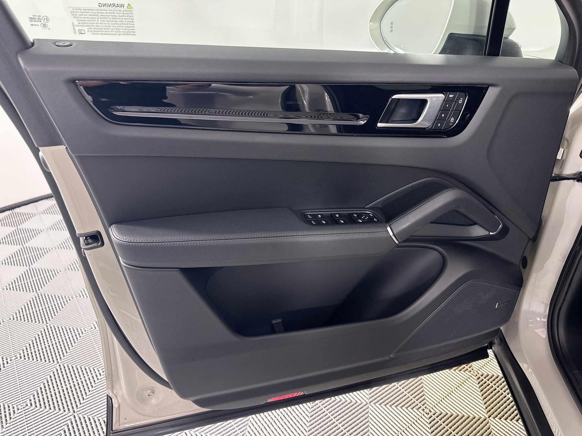 2023 Porsche Cayenne Coupe Base