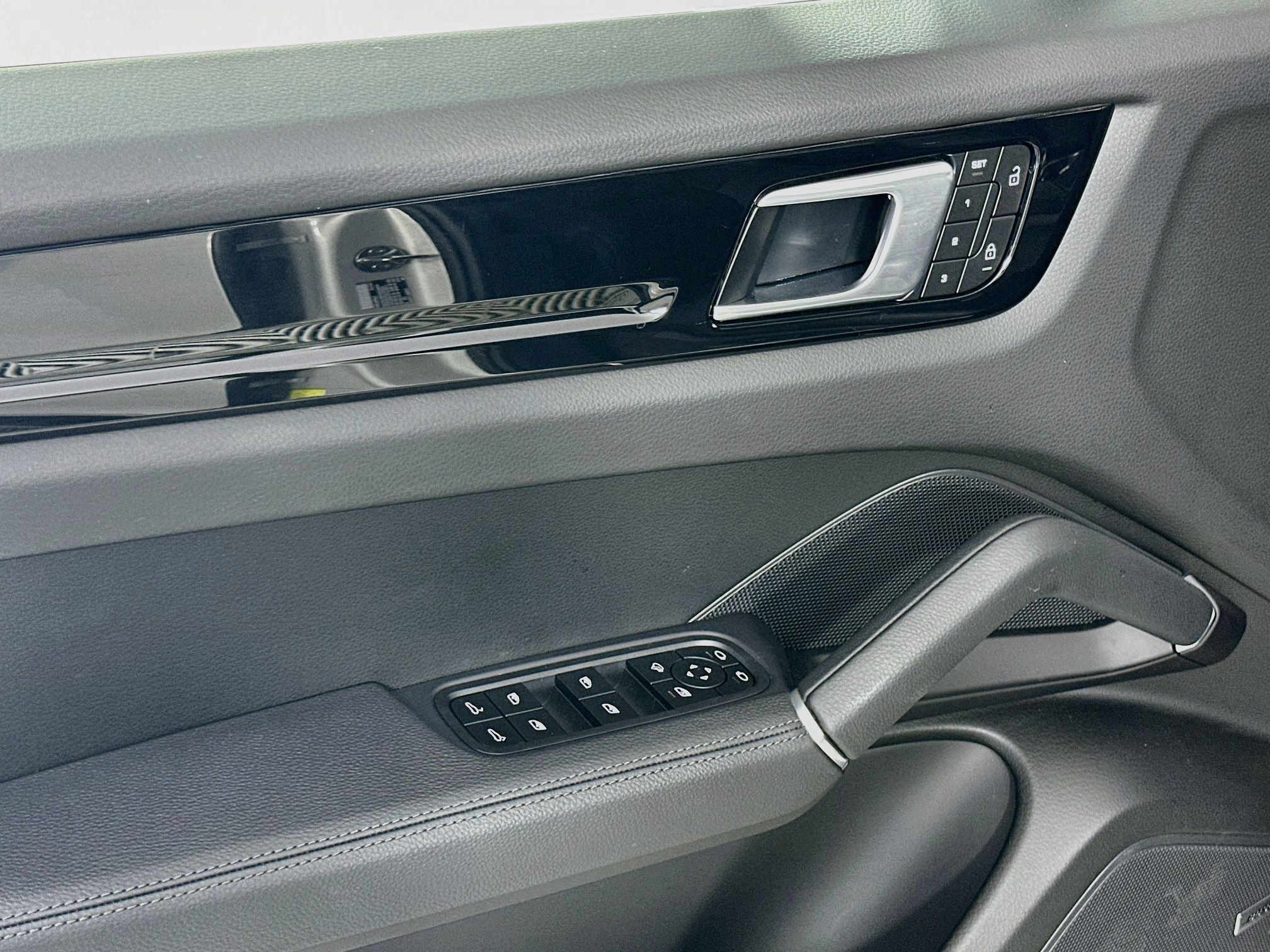 2023 Porsche Cayenne Coupe Base