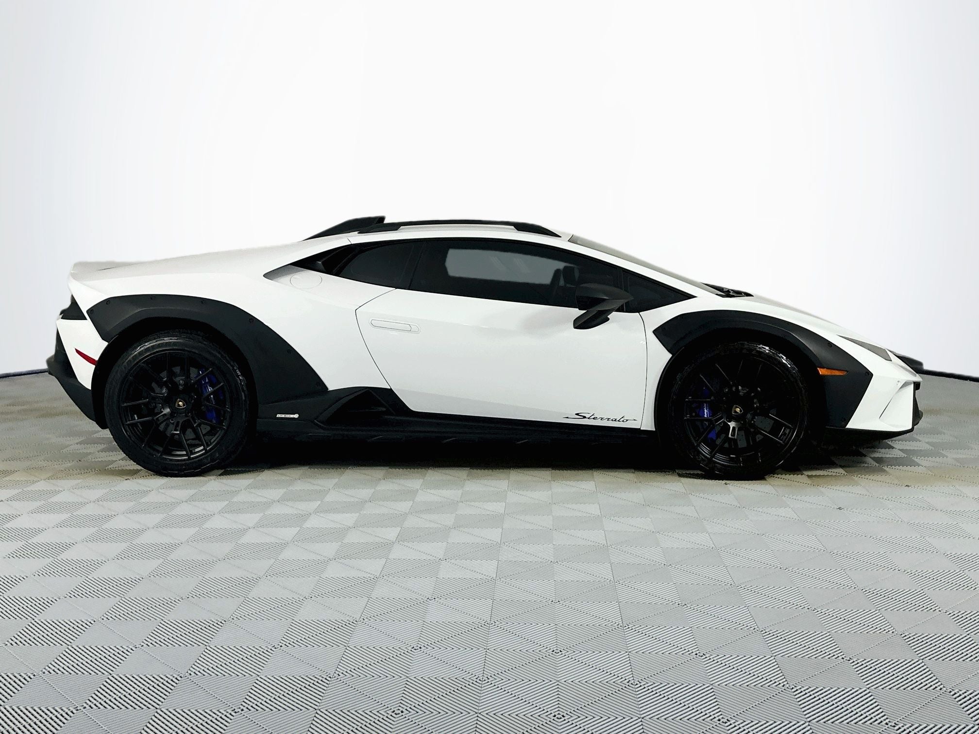 2023 Lamborghini Huracan Sterrato Base