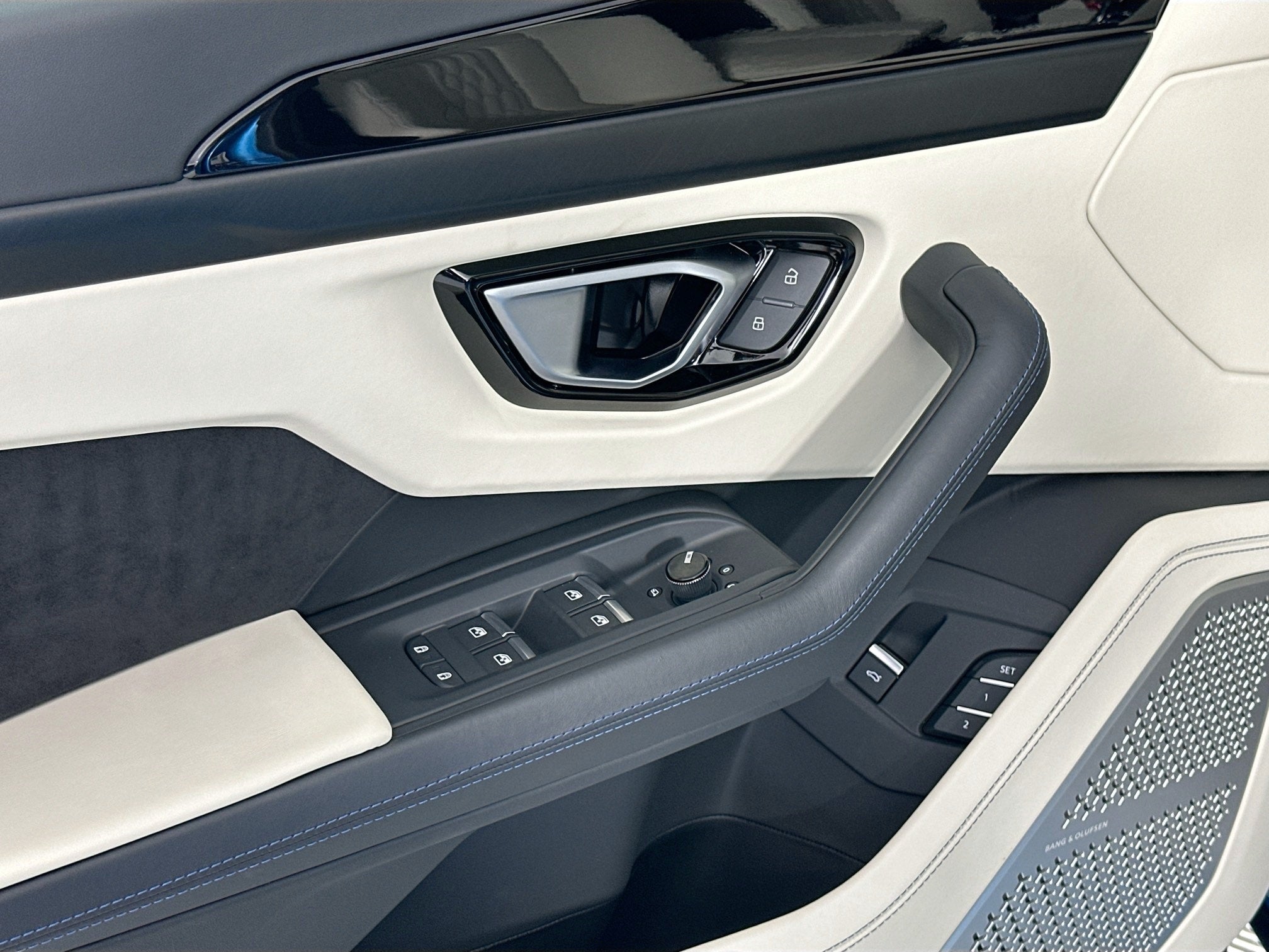 2023 Lamborghini Urus S