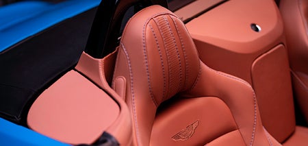 2025 Aston Martin Vantage Roadster - Seats